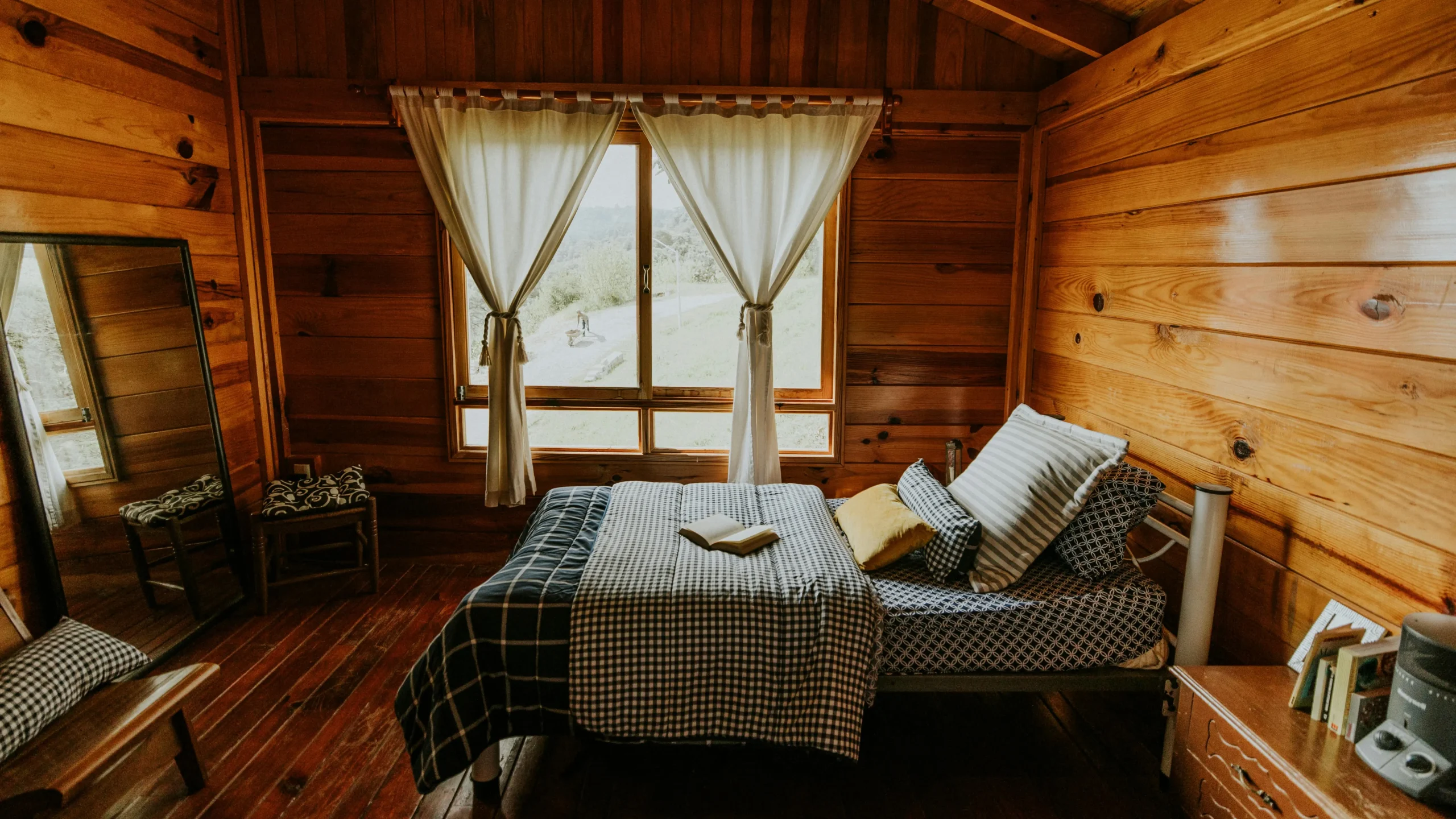 Leia mais sobre o artigo Chalé moderno de madeira: estilo, conforto e sustentabilidade em um só projeto